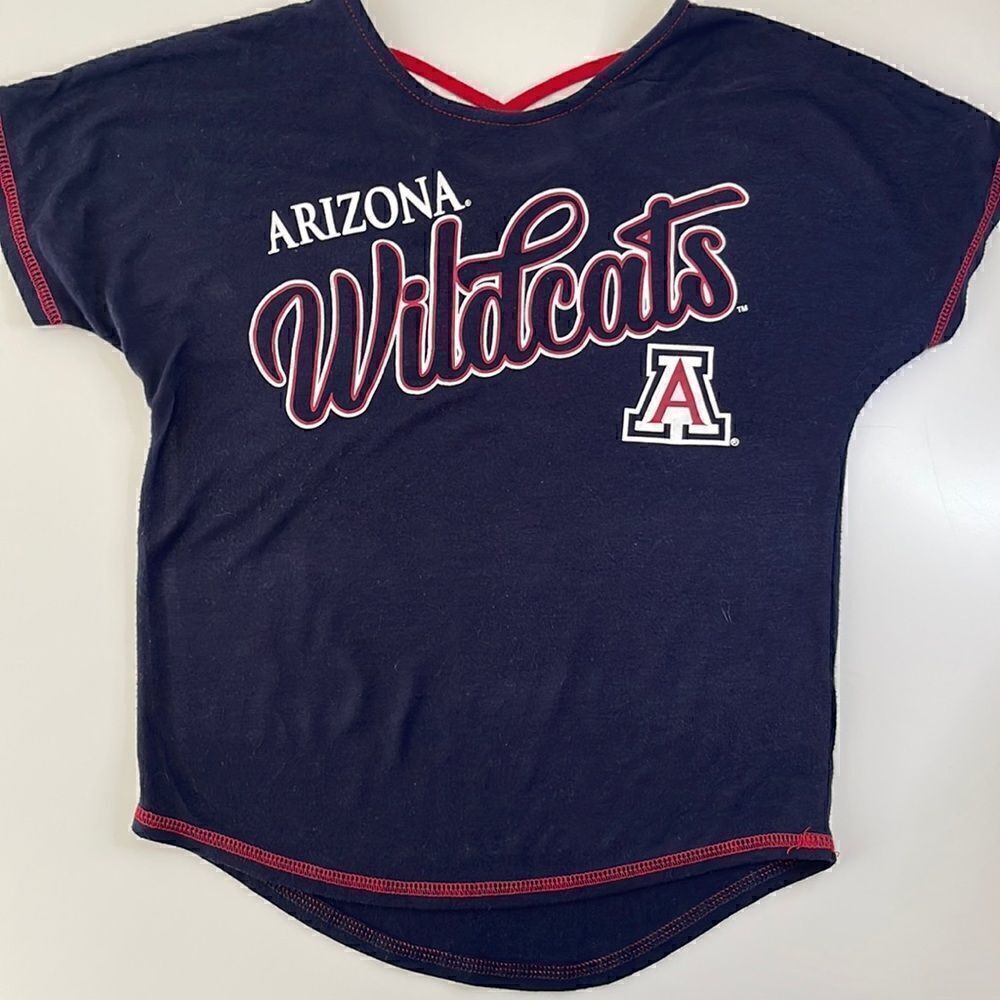 Colosseum Arizona Wildcats short sleeve shirt.  Size Girls Medium (7-8).